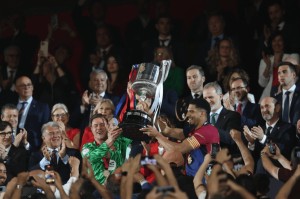 3-2绝杀！0-3惨败！巴萨奇迹夺冠，维拉出局，波尔图爆大冷