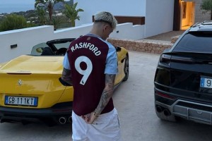 穿拉师傅球衣英媒：曼联对加纳乔感到愤怒，或接受4500万报价