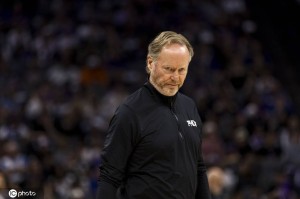 太阳解雇主帅布登霍尔泽 官方：本赛季表现未达预期