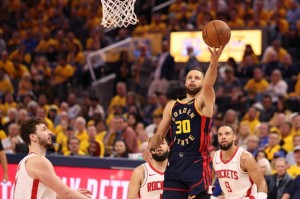 巴特勒复出27+6库里17分 勇士险胜火箭抢到赛点