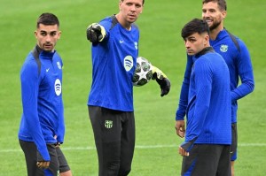 巴萨女足冲第四冠，LaLiga“神操作”抢戏欧冠决赛？球迷：脸都不要了！