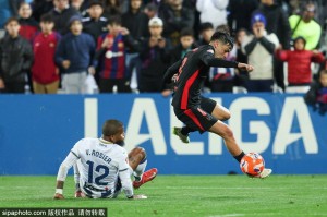 西甲-拉菲尼亚造乌龙 巴萨1-0莱加内斯先赛领先皇马7分